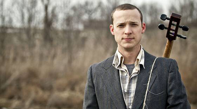 Behind the Scenes with Th&eacute;r&egrave;se LaGamma: On Tour by Bike, Cellist and Songwriter Ben Sollee